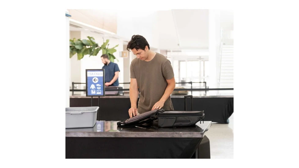 NOMATIC Travel Pack - Image 10