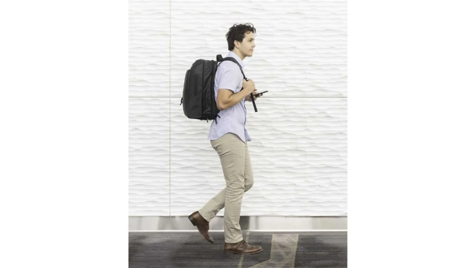 NOMATIC Travel Pack - Image 14